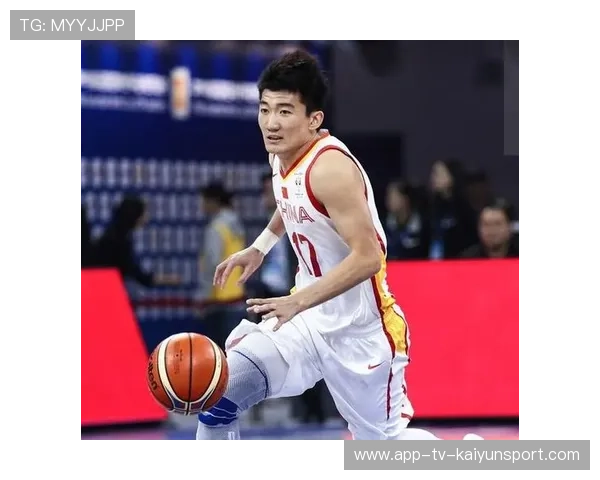 冰球国家队进行分组对抗，后卫线表现值得肯定