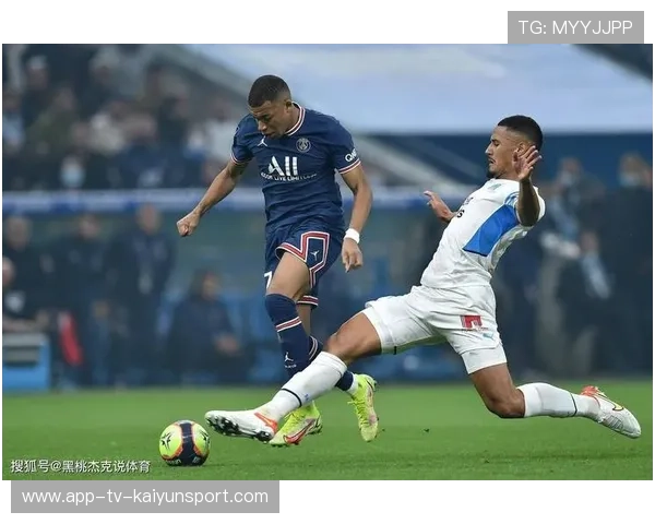 萨利巴在中场果断断球,发起反击直找哈弗茨 萨利巴在中场果断断球,发起反击直找哈弗茨