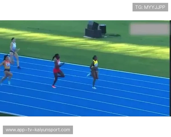 女子4×400米接力最后一棒从第五追到第一，全场观众狂吼到嗓子哑，女子4×100米接力获第6名