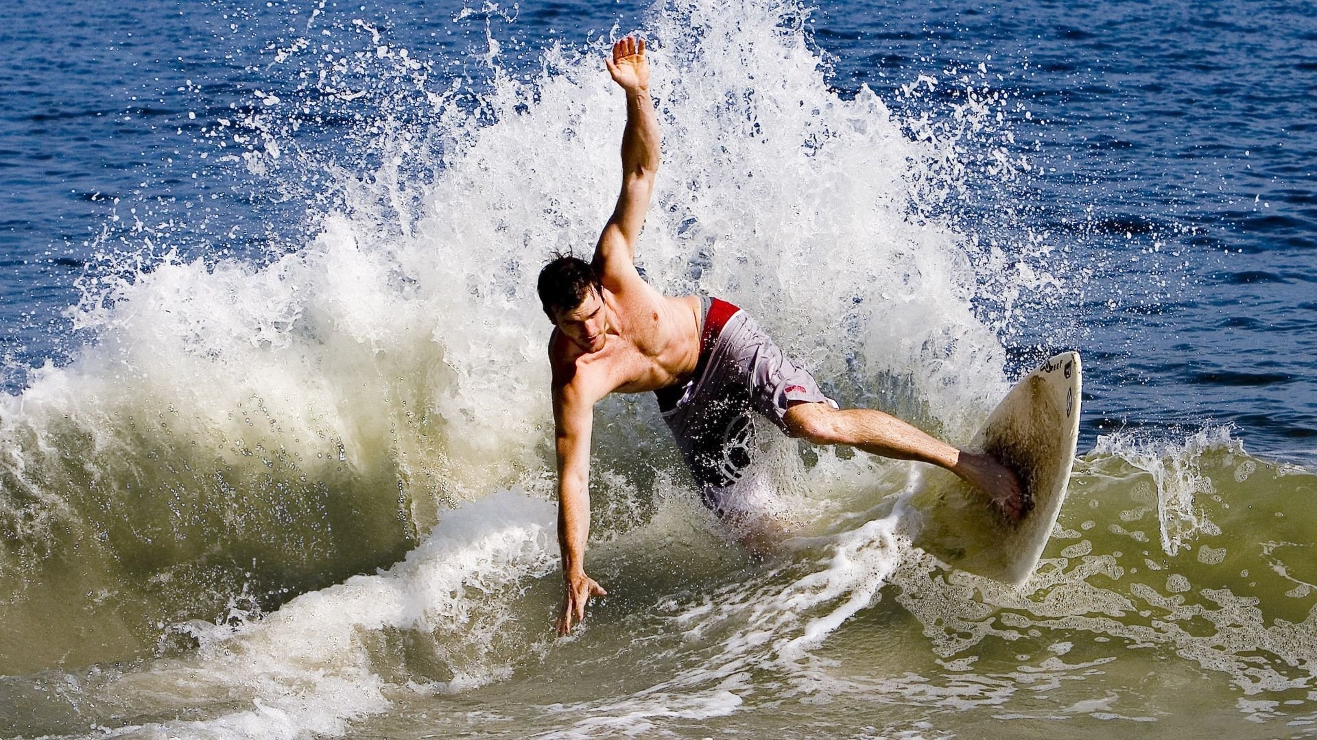 开云·体育官方网站入口-世界杯神级扑救：门将的背后是无尽努力，世界杯守门员扑救集锦